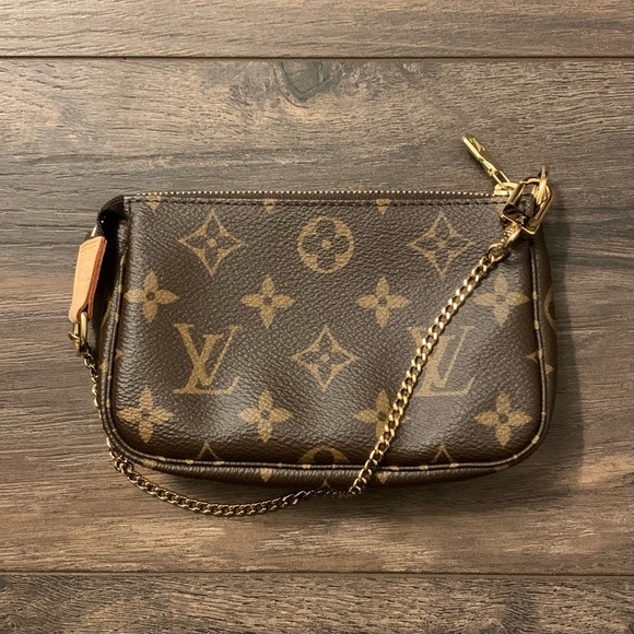 ❌SOLD❌ NEW Louis Vuitton Mini Pochette Accessoires in Monogram Canvas - Picture 3 of 9